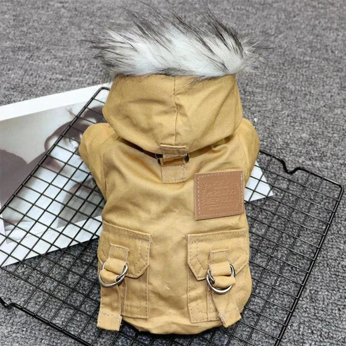 Hundjacka i parkamodell med huva och kant i pälslook - Khaki