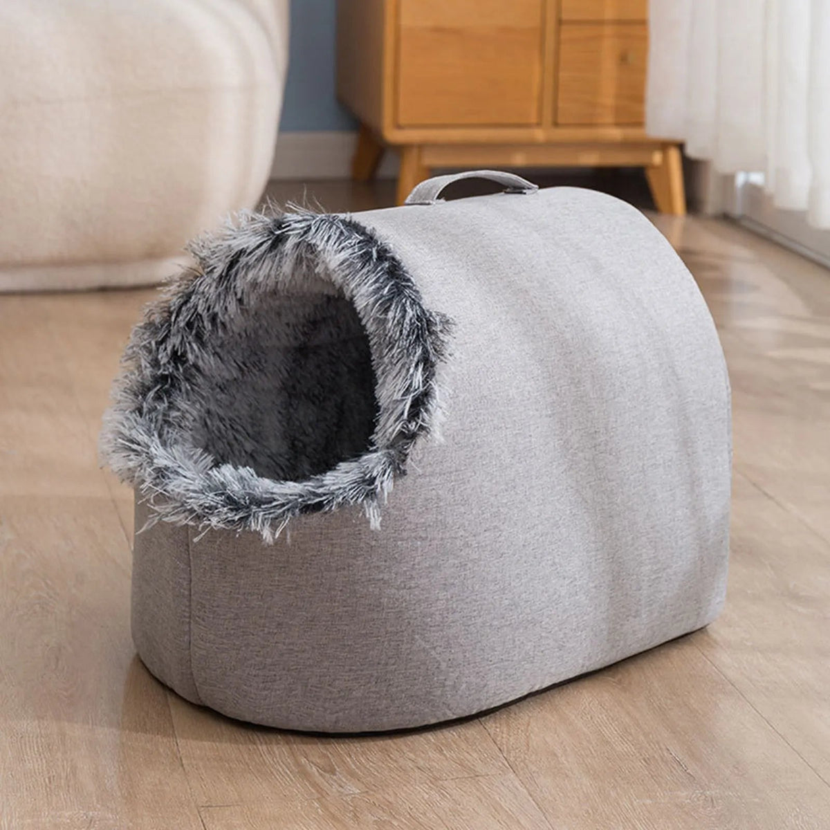 Kattigloo med rund öppning, bärhandtag och pälskant - Grå
