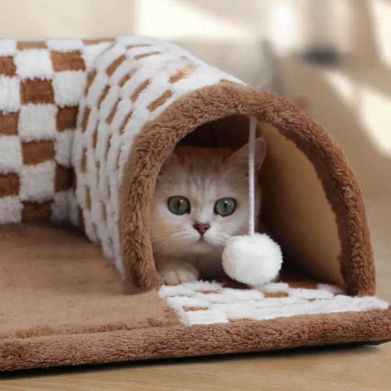 Kattunnel med rutigt mönster och vadderad liggmatta - Brun